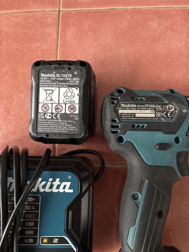 Безчетков Винтоверт Makita DF332D