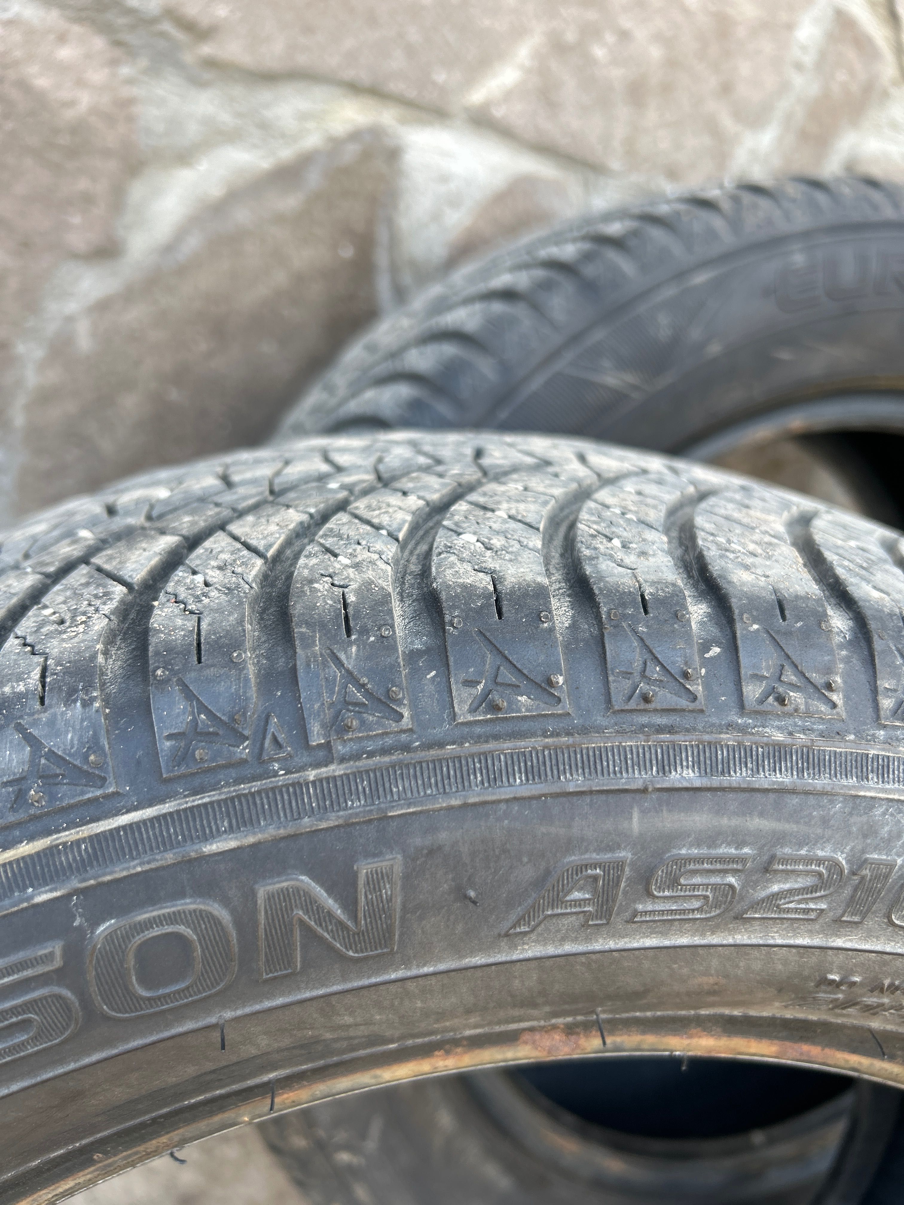 Гуми 2 броя FALKEN
