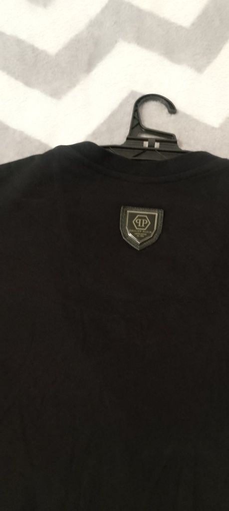 Продавам оригинална мъжка тениска Philipp Plein