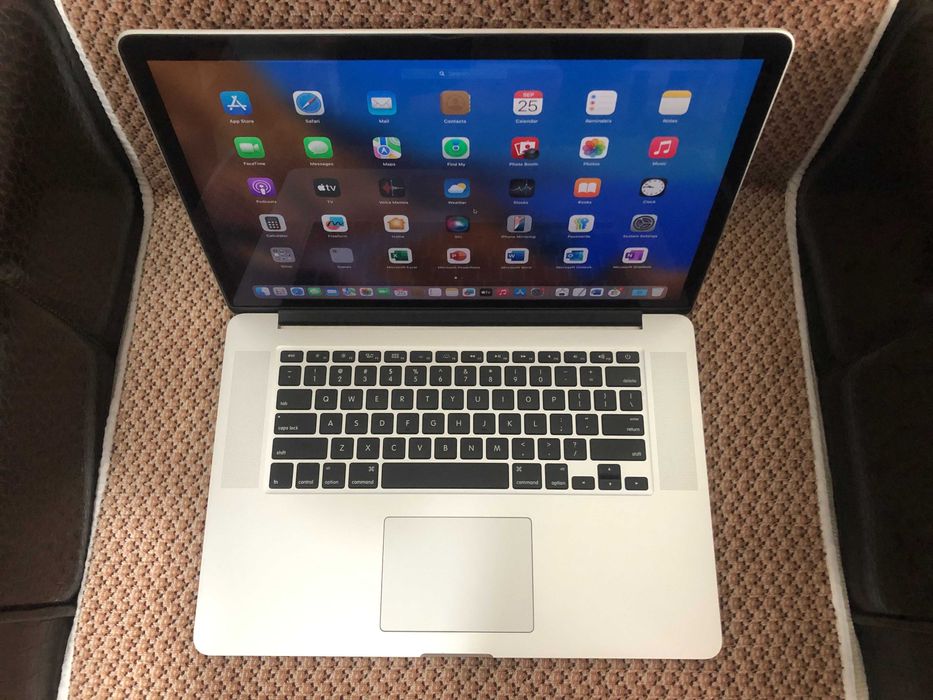 MacBook Pro 15,4" Retina 2015 i7 2,5 GHz, 16GB, flash 128GB. IMPECABIL