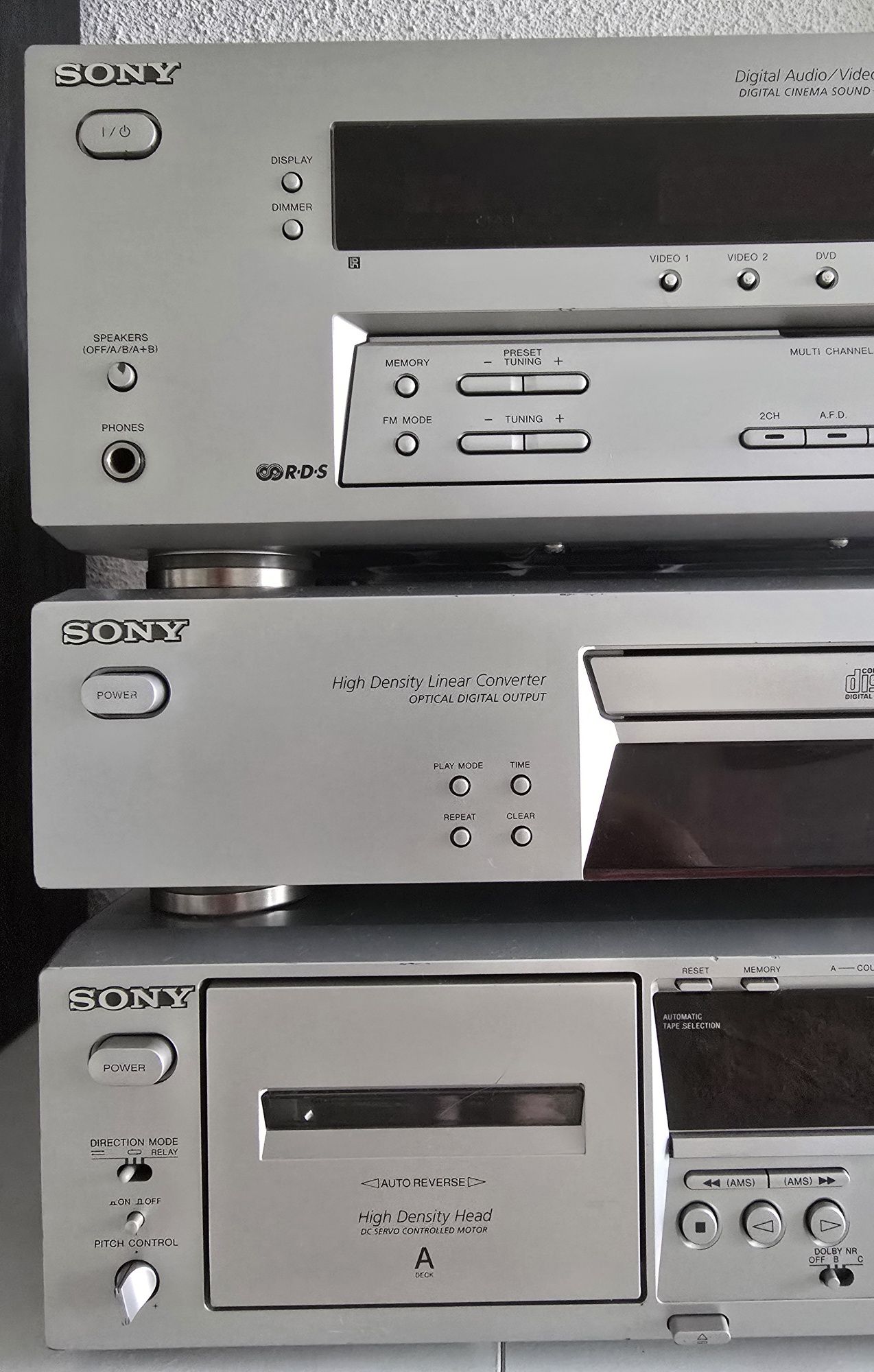 Vând o superbă linie audio Sony.