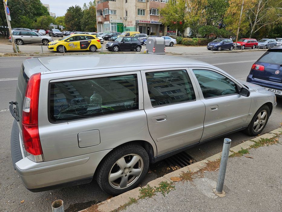 Продавам Volvo V70