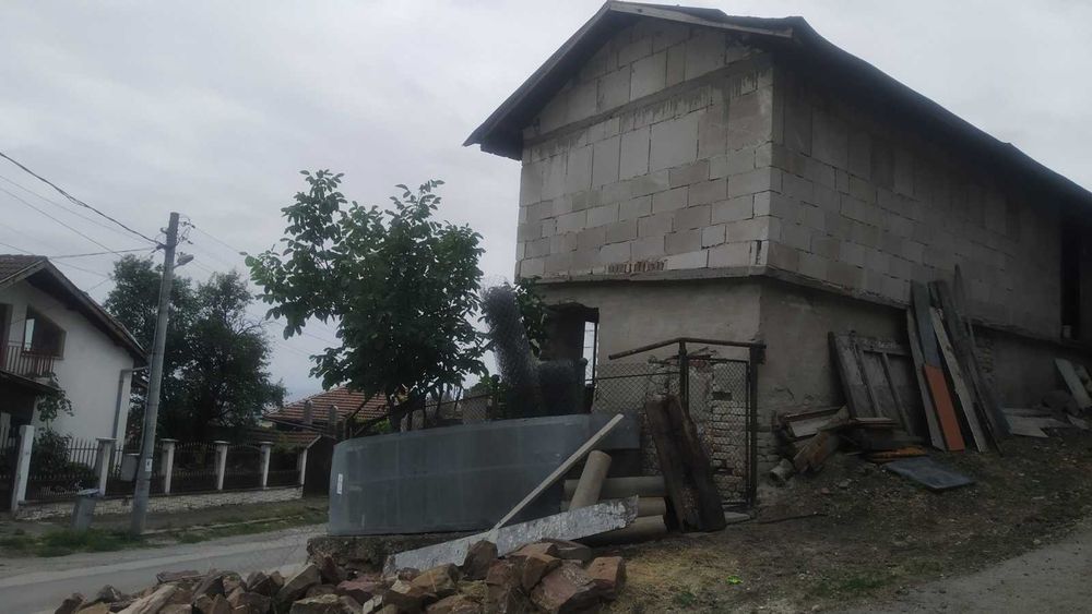 Продавам къща в с.Желява гр.София