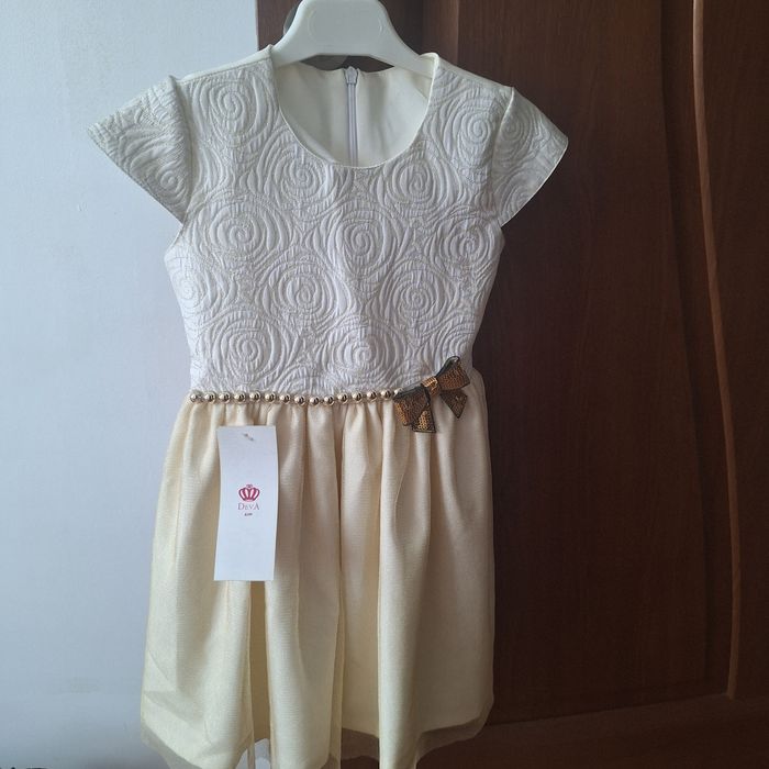 Rochita eleganta 4 ani