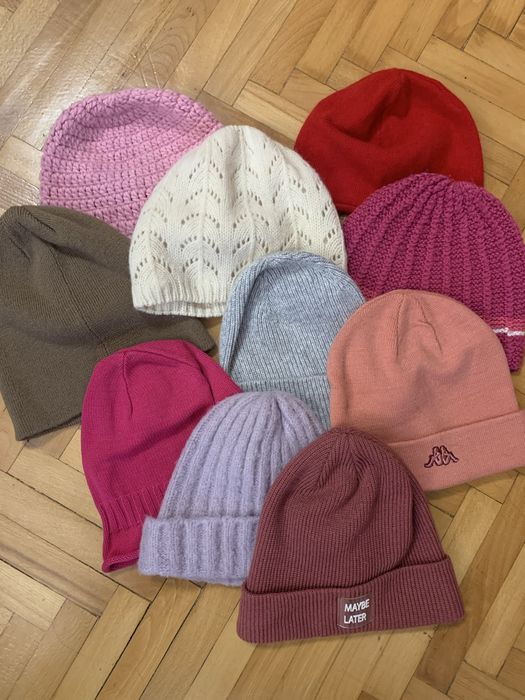 Шапки различни цветове