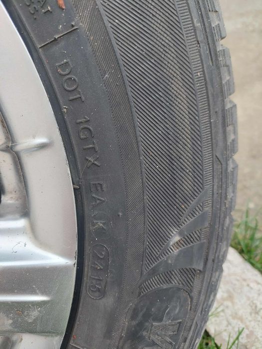 Vând 4 roti MS iarna-vara SUV 215 70 R16