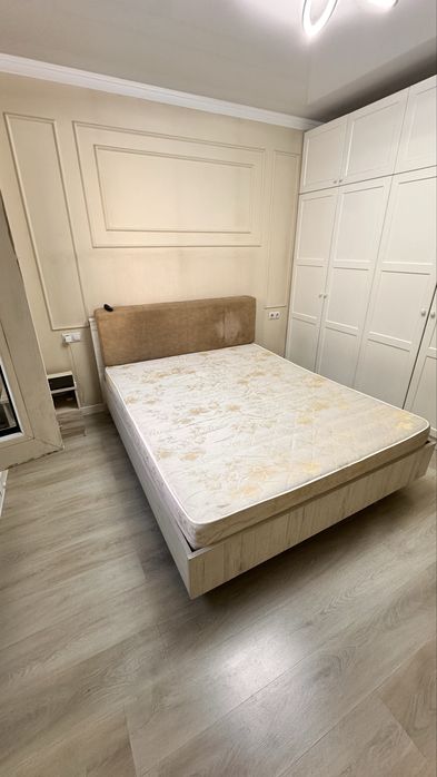 Кровать двуспальная