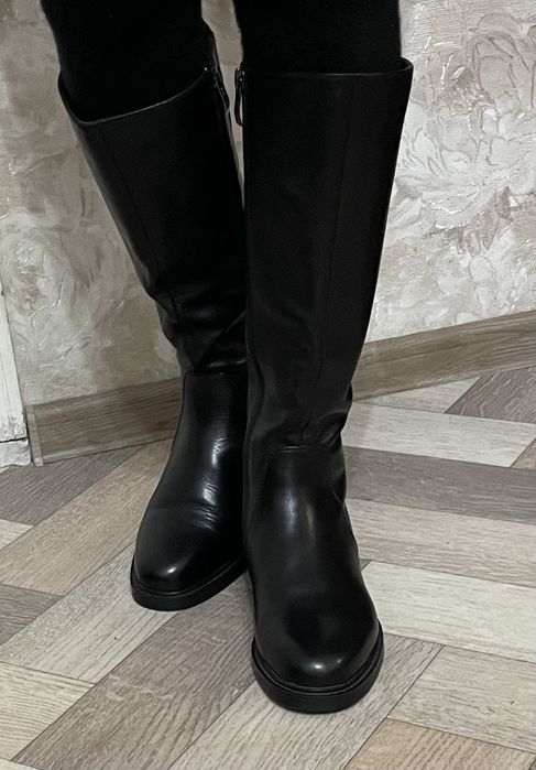Продам сапоги женские.