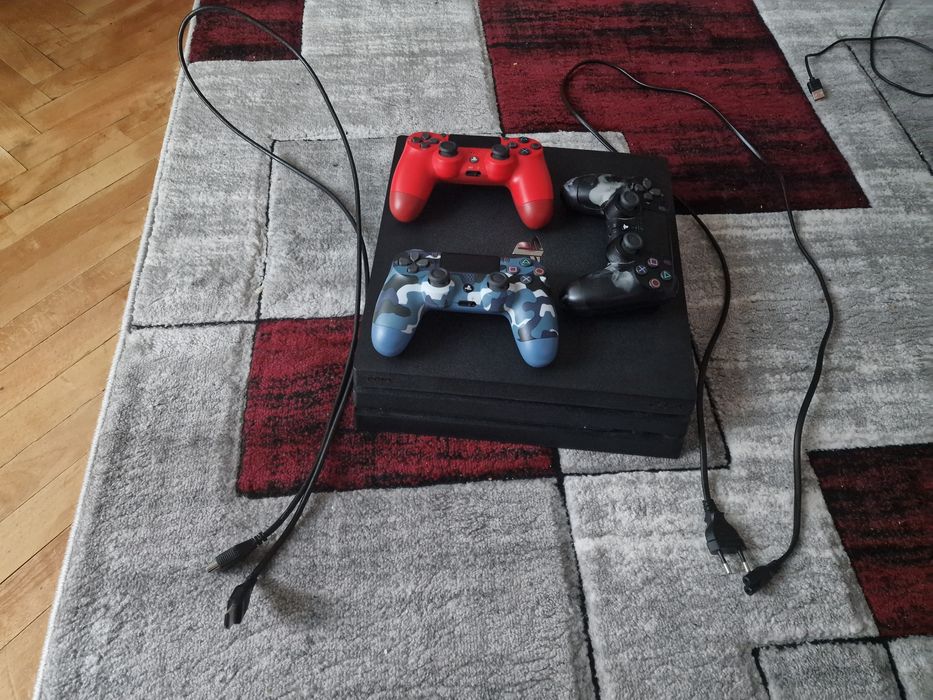 Ps 4 pro 1 TB, 2 controlere si 4 jocuri