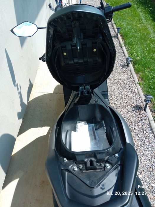 Vand Scuter Yamaha Nmax 125 cc An 2019 pret 2000 euro
