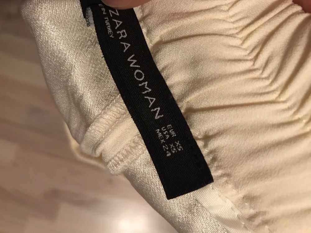 Pantaloni scurti crem Zara XS