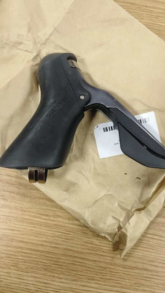 ДЯСНА КОМАНДА:Shimano Ultegra DI2 ST-R8150 12sp