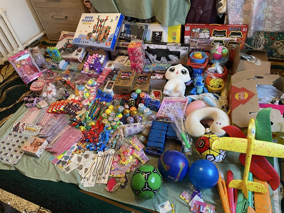 Продам игрушки канц товары косметики по оптовой цене