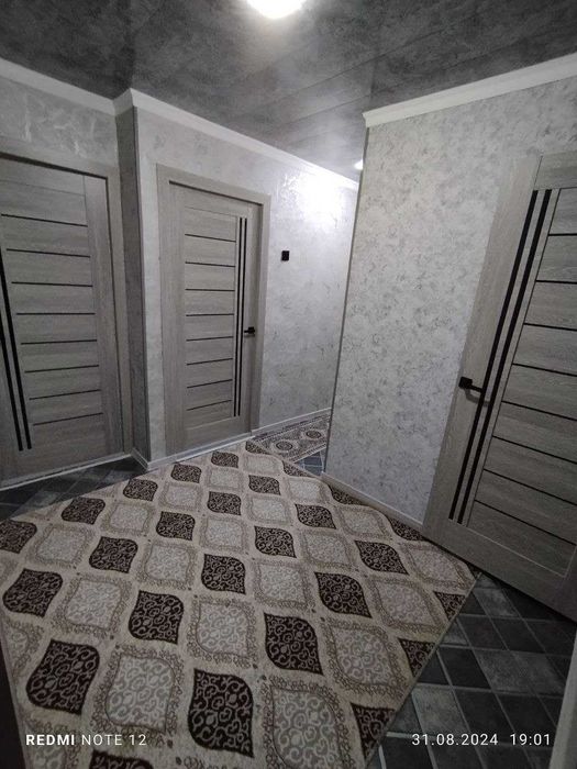 Олтин Олма районида 4 хонали квартира сотилади