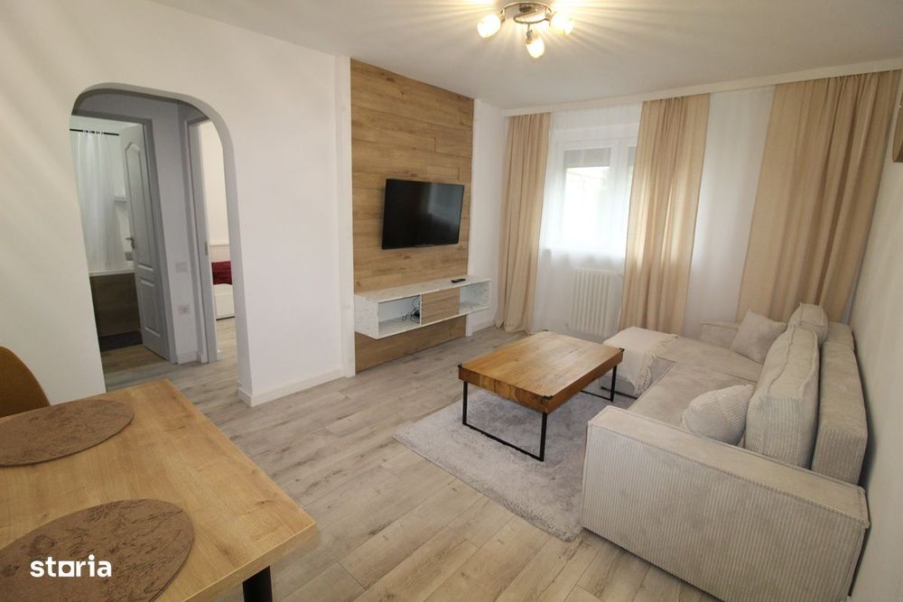 Vând apartament 2 camere în Hunedoara, Micro6-Str.Intr. Spicului, et.1
