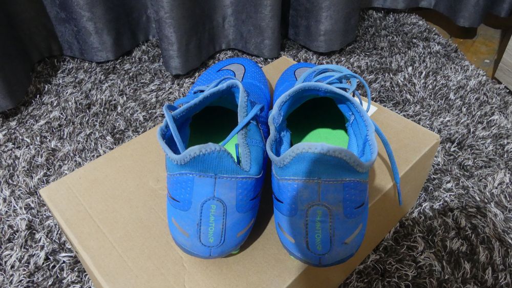 Ghete de fotbal Nike Phantom