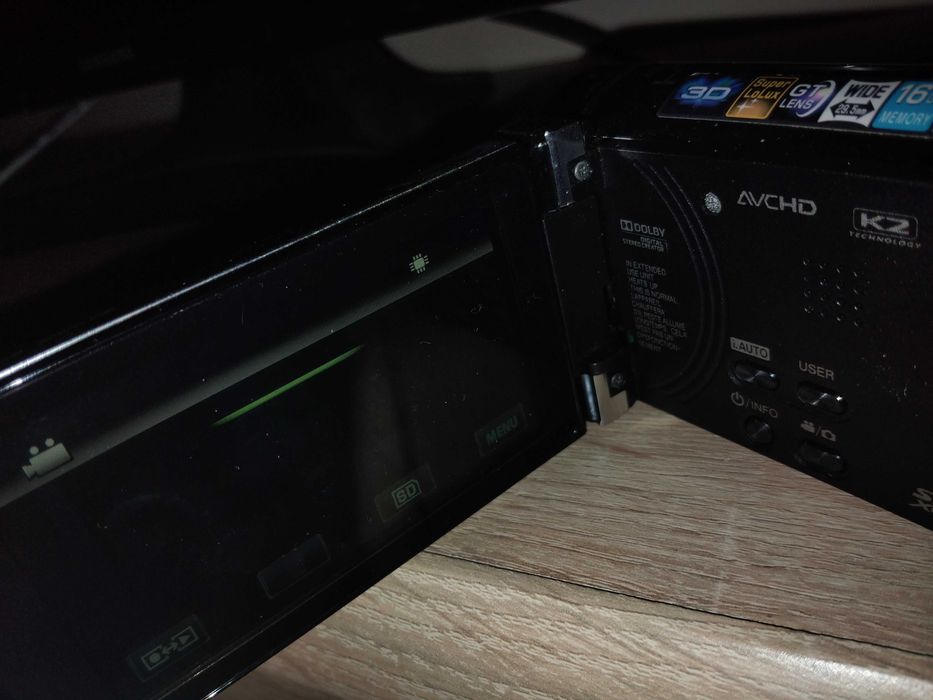 Камера JVC Everio GZ-HM960 Full HD (16GB, 3D) – с малки дефекти