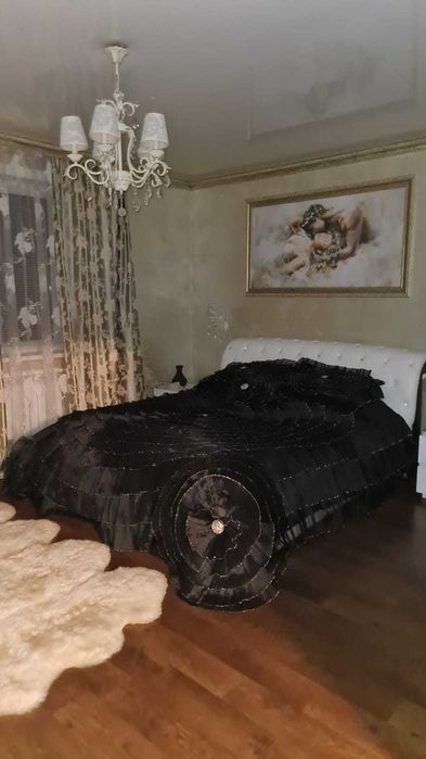 Продам  большую 2х спальную кровать
