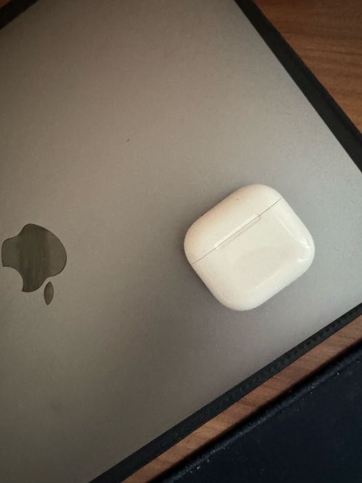 Airpods 4 в идеальном состряние