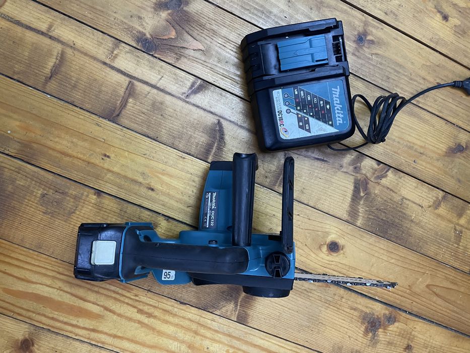 MAKITA DUC122 drujba cu acumulator 18v