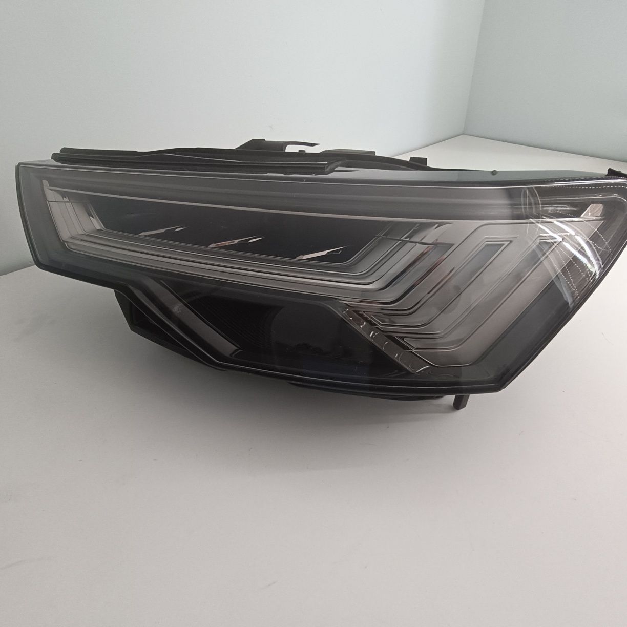 Ляв фар Audi A6 C8 Matrix 4K0.941.035