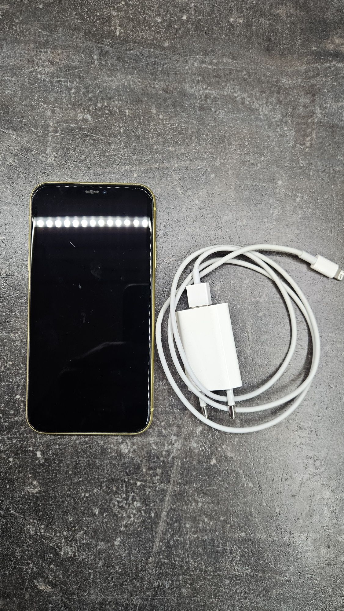 Iphone 11 /100% батерия + Зарядно