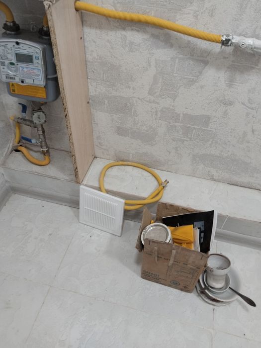 Продам 2 комнатную.Своя. ( город Янгиюль)