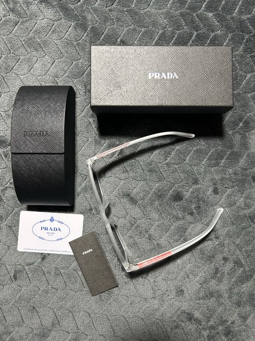 Ochelari Prada.