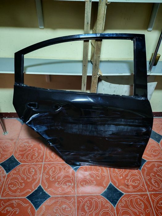 Onix 2025 o'ng oldi va orqa eshigi bor YANGI urilgan