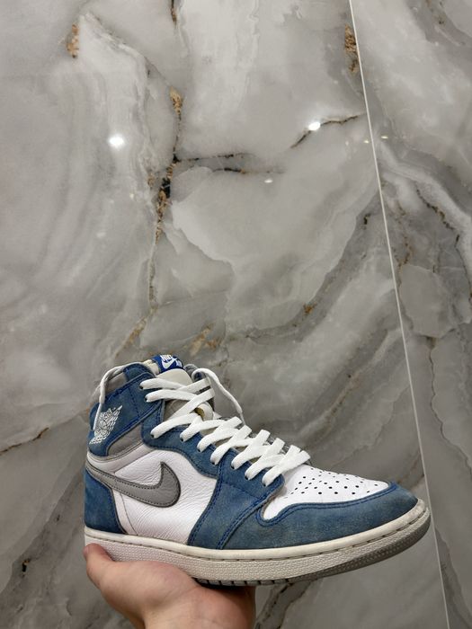 Jordan 1 hyper royal