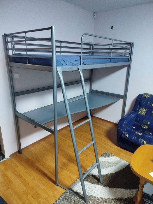 Легло и бюро в едно