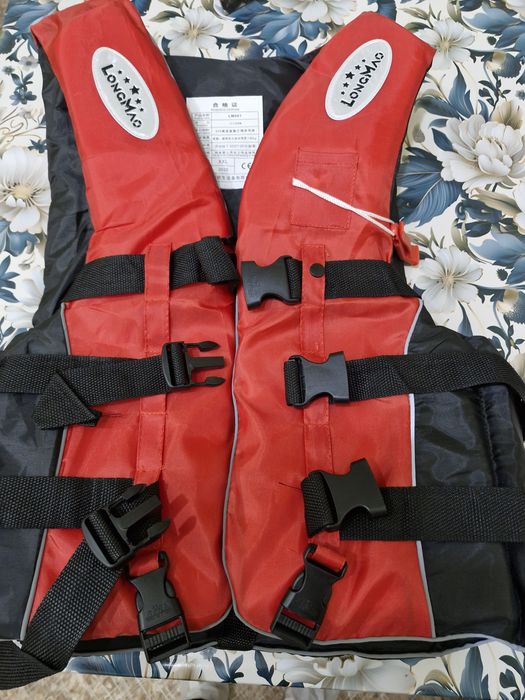 Жилет спасательный