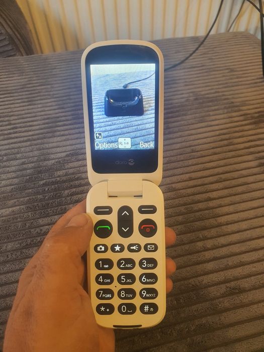 Telefon Doro 6050 Nou – cu căști și stație încărcare
