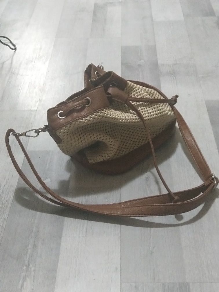 Gentuta de piele in stil boem