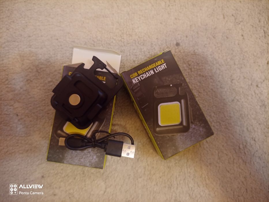 Vând lanterne cu încărcare pe usb C