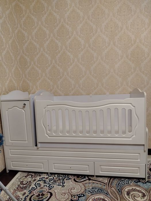 Detskiy krovat sotildi kottasi kichkinasi emas hamma narsasi borr