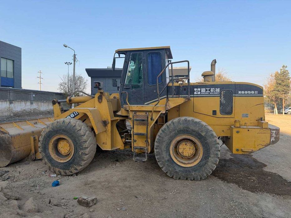 погрузчик 2009  3kub metr