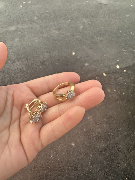 Продам золото, колько 4.7гр, серьги 4,1