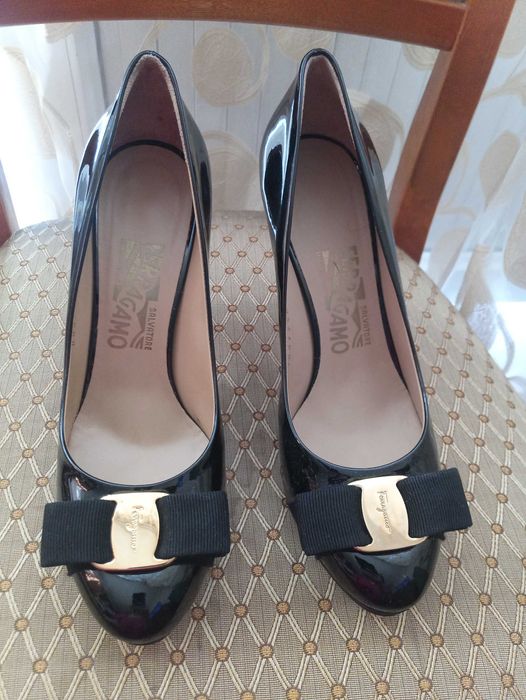 Черные лаковые туфли Ferragamo (оригинал), 36,5 размер, стопа 23,5см.