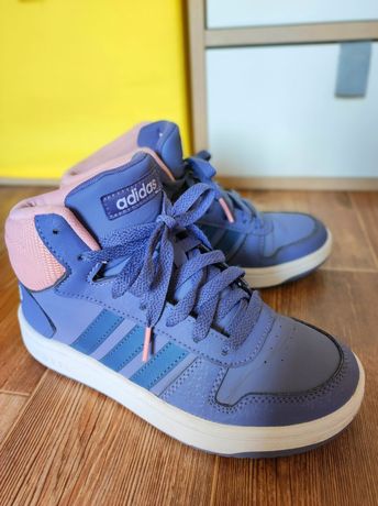 Обувь для девочки осень кроссовки ботинки фирмы Adidas 35 размера