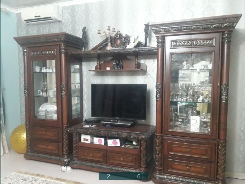 продам комод с зеркалом и стенку