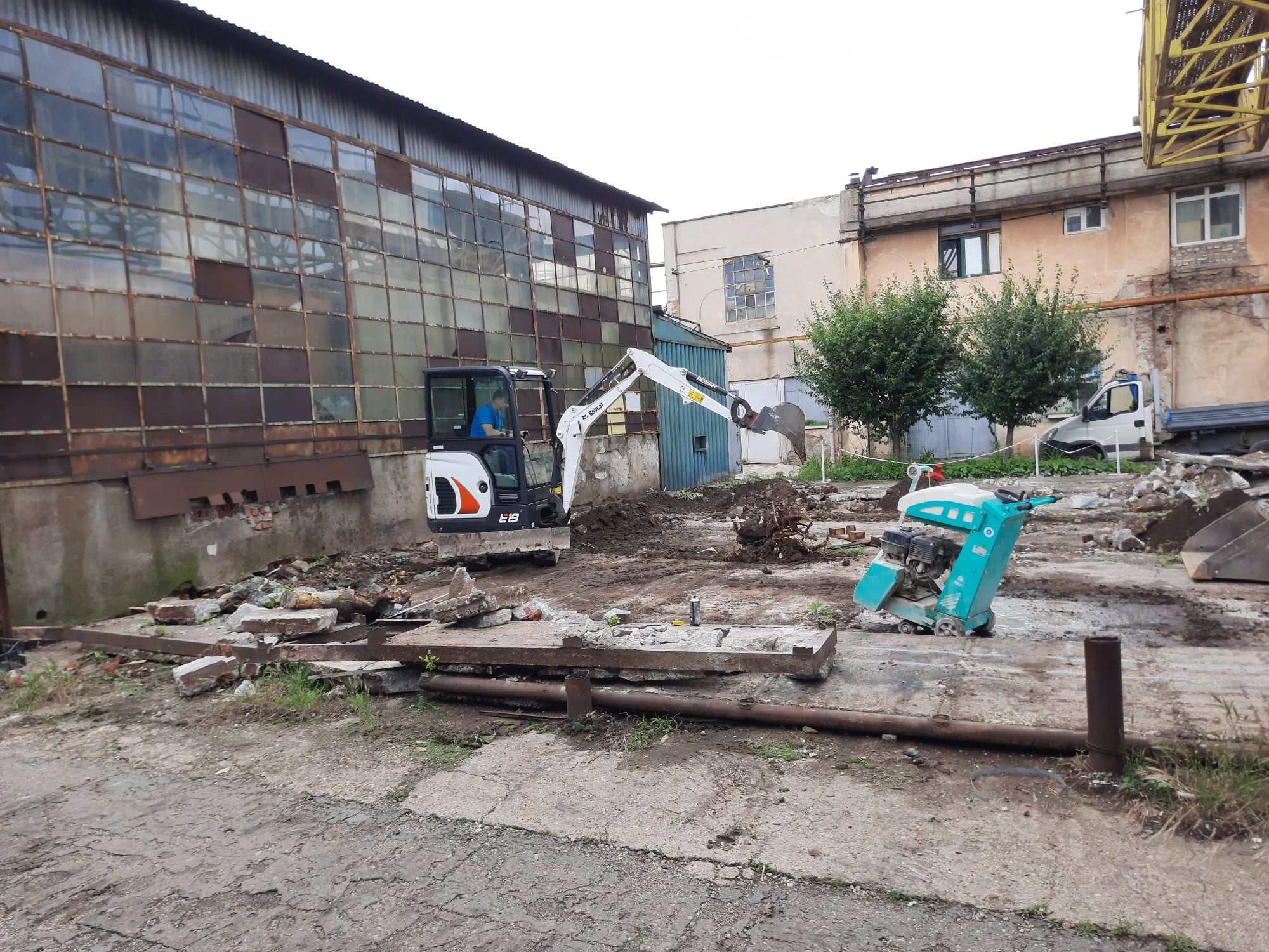 Taiere beton asfalt, demolare bobcat miniexcavator