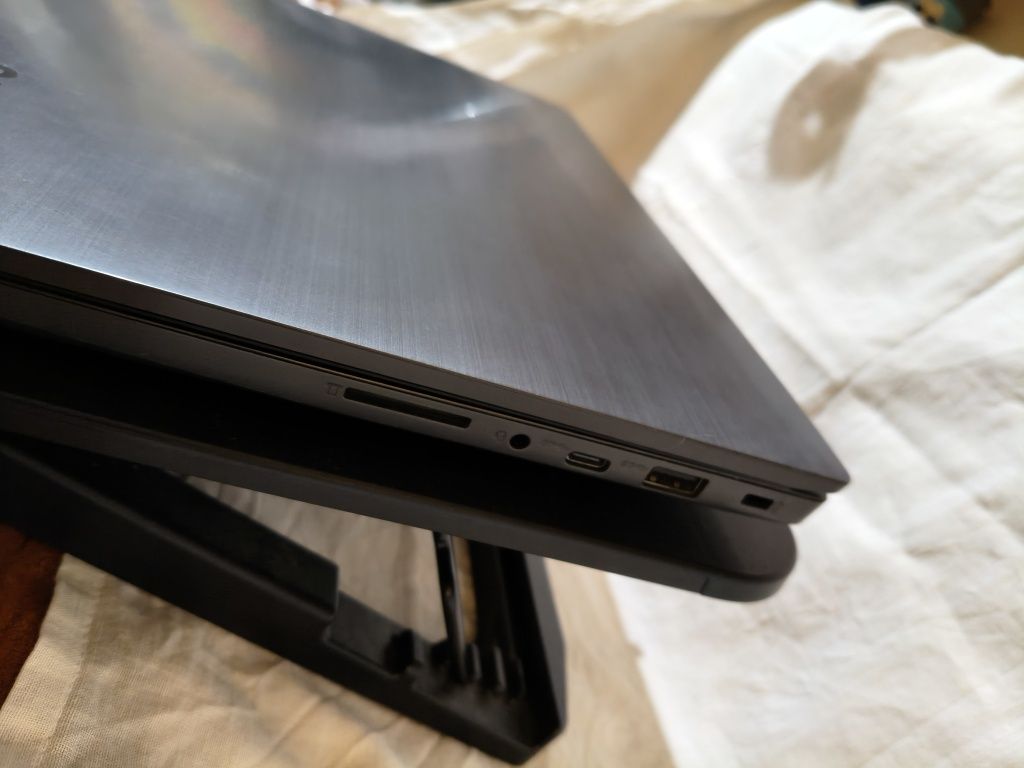 Lenovo ноутбук в полной комплектации, мощный, стильный