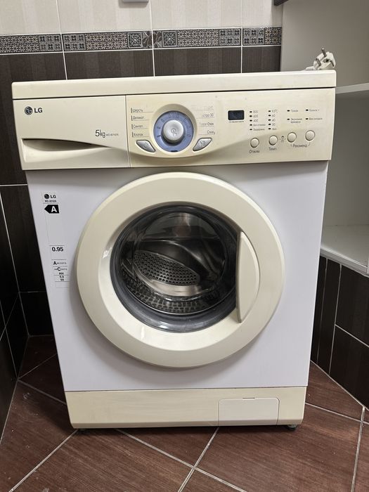 Продам 30000 тг с доставкой по г Астана машинка в отл сост