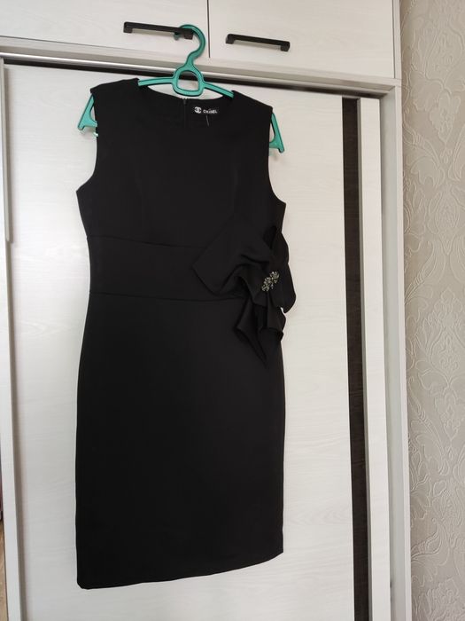 Продается женское платье