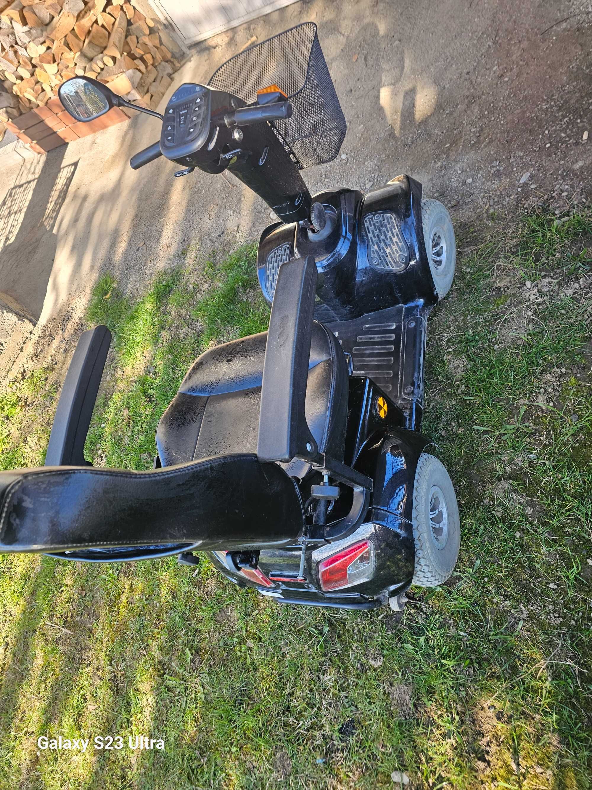 Carucior electric scuter, pentru persoane cu,sau fara dezabilitați