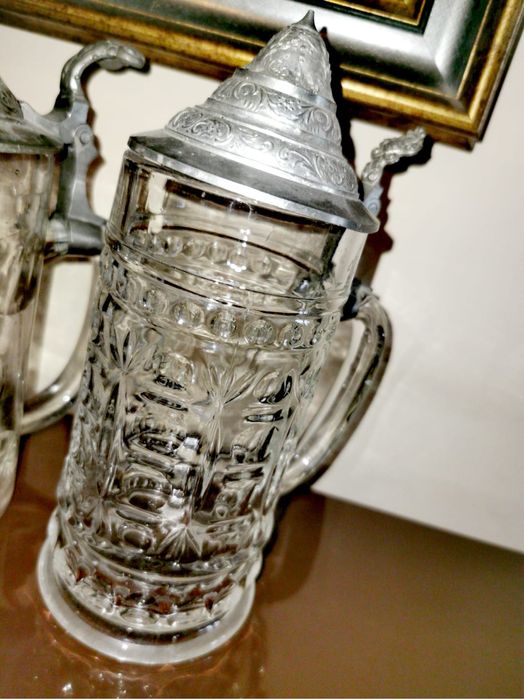 Халби стъклени капаци от калай маркирани с вдигнато дъно от колекция