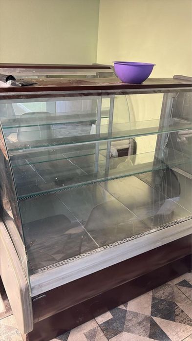 Холодильная витрина Leadbros