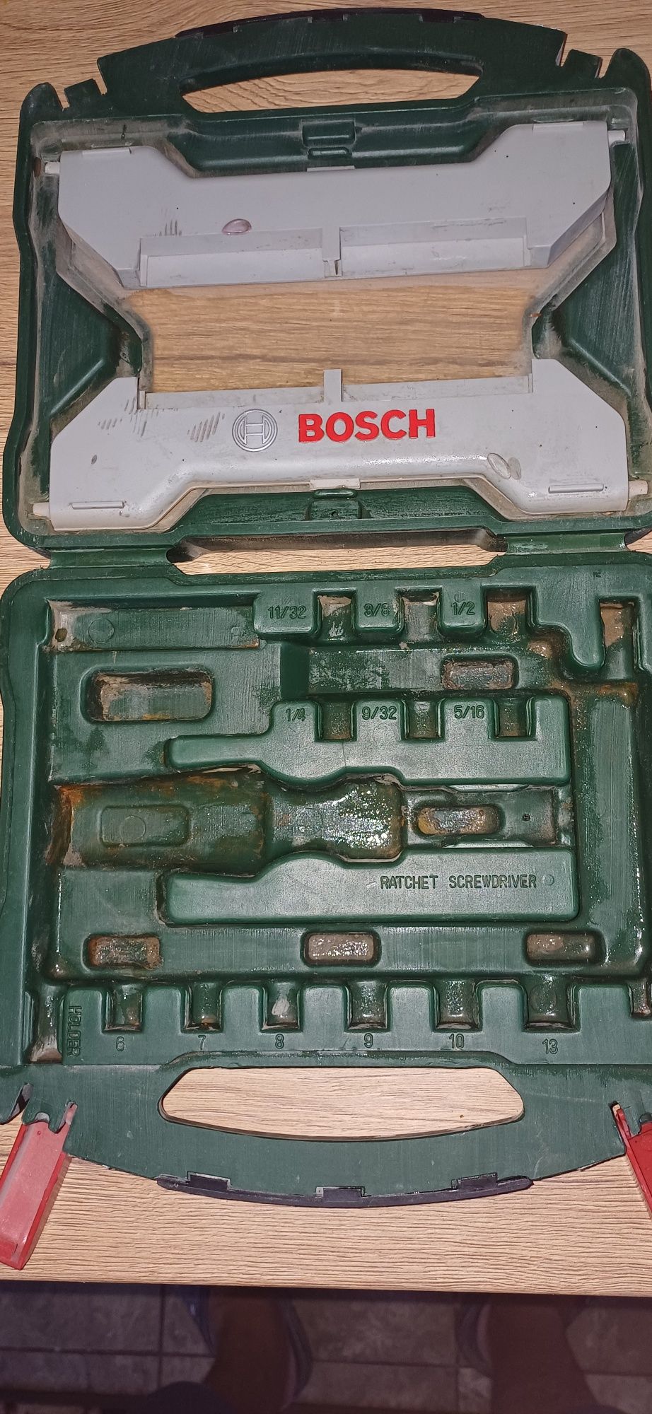 Кутия от битове и камъчета на BOSCH