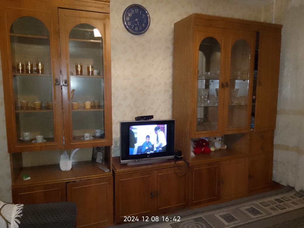 Отдам даром стенку для зала